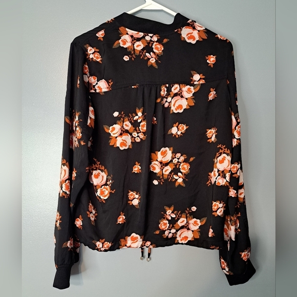 Cloud chaser light weight jacket. Size Large - Picture 4 of 5